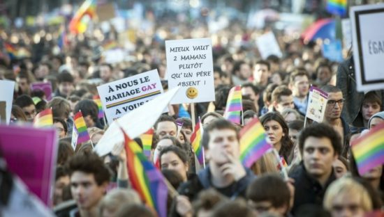Les mouvements lesbiens, homosexuels et trans