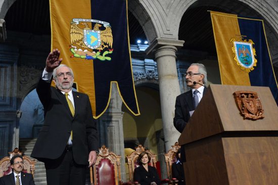 Rinde protesta Enrique Graue como rector de la UNAM