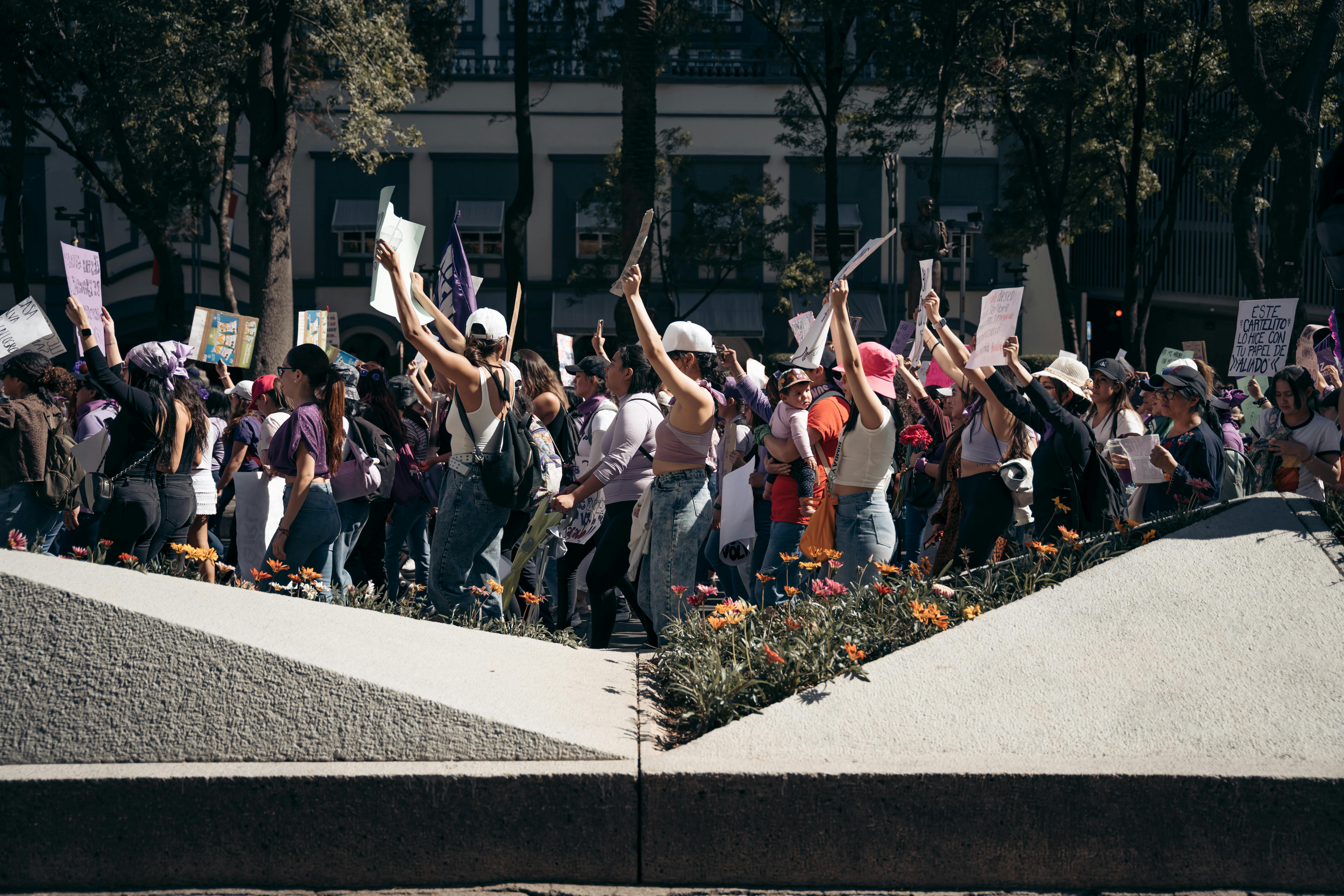 Protesta universitaria: acción colectiva en defensa de las personas migrantes
